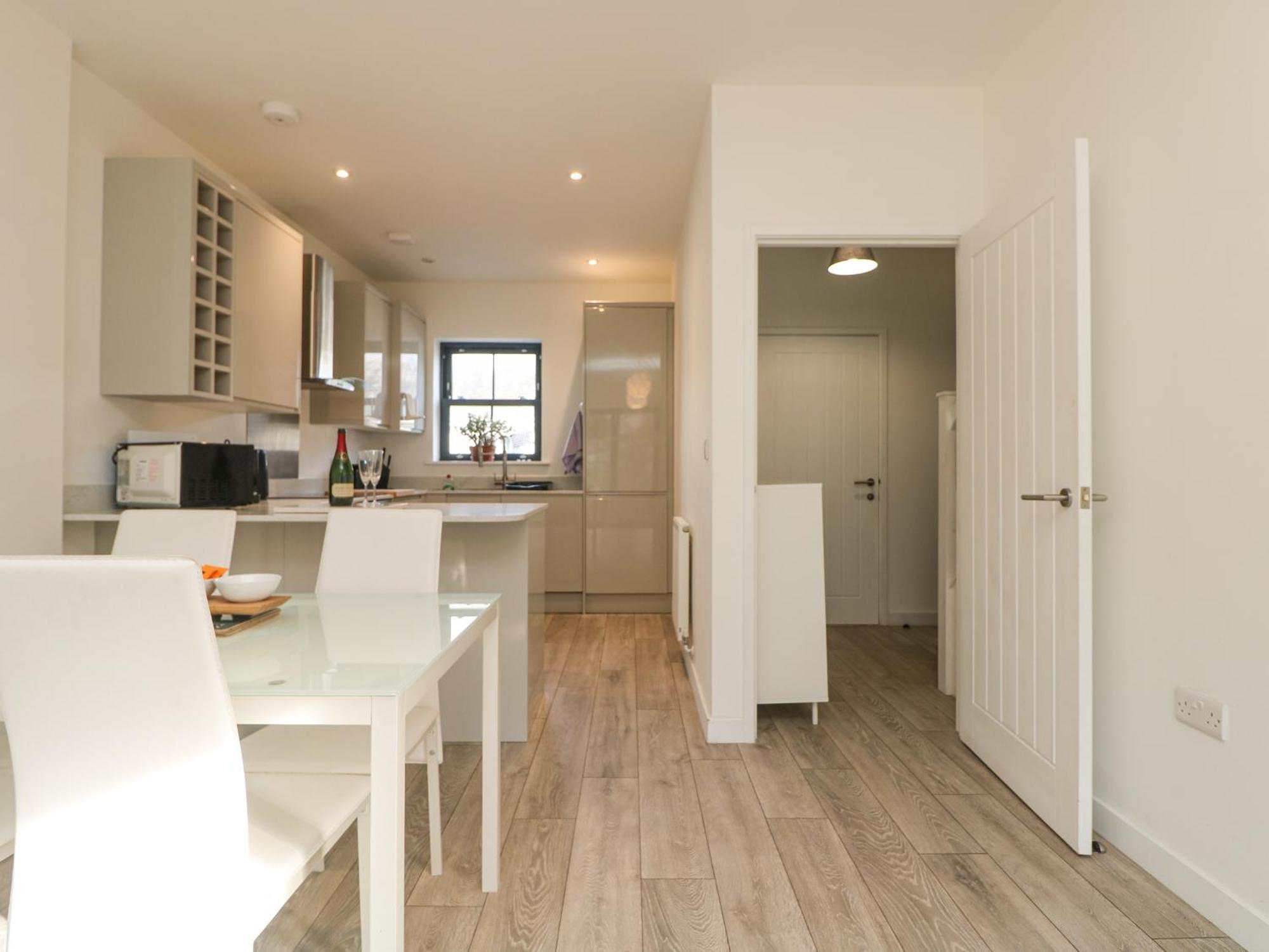 1 Queensway Gardens 헤일 외부 사진